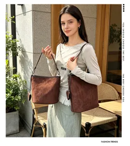 Borsa a secchiello vintage in camoscio marrone da donna, borsa a tracolla casual.
