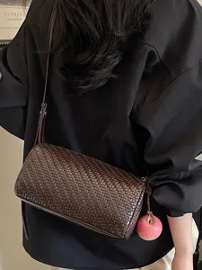 Stijlvolle bruine geweven schoudertas voor dames, casual elegante cilinder handtas.
