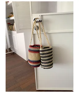 Gezwungene Eimer-Umhängetasche Detail, Retro gestreifte Stroh Handtasche, Freizeittasche.