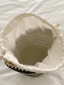 Handgemachte Strohgeflechte Eimer Tasche mit weißem Kordelzug Innenfutter für lässigen Damen Stil