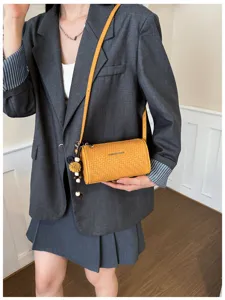 Vrouwen retro geweven cilinder crossbody tas stijlvolle schoudertas voor dagelijks gebruik