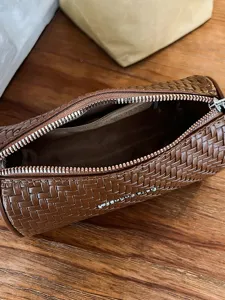 Dames retro geweven cilindrische schoudertas bruin mode casual dagelijkse tas.