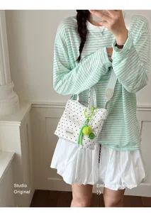 Sac bandoulière en toile à pois style coréen avec pendentif tennis vert pour femmes usage quotidien.