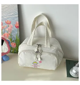 Cremefarbene Kosmetiktasche aus Canvas mit Doppelfach und süßem Astronauten-Druck.
