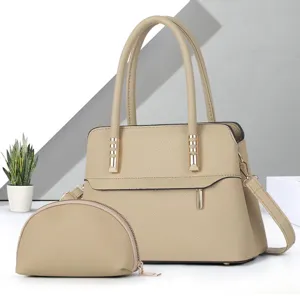 Chique beige dames handtas set met schouderriem en kleine portemonnee voor dagelijks gebruik.