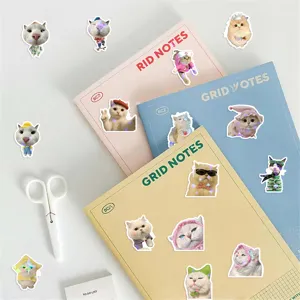 Vista detallada de pegatinas de gatos realistas lindos con efecto láser, ideales para diarios.