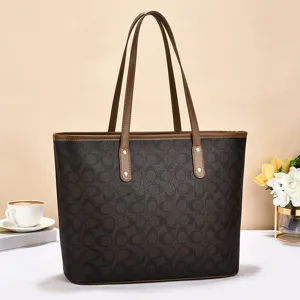 Sac cabas marron classique avec monogramme pour femme, grand sac porté épaule élégant et chic.