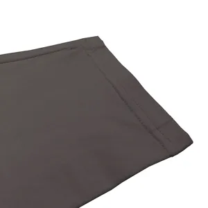 Men's solid color long sleeve t-shirt hem detail, premium cotton fabric, fine double stitching.