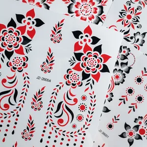 Wasserdichte temporäre Henna Tattoo Aufkleber mit vintage schwarz-roten Blumen-Mustern.