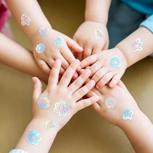 Holografische temporäre Tattoos mit süßen Blumen- und Sternmotiven für Festivals.