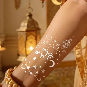 Autocollant de tatouage temporaire blanc avec lune et etoiles pour art corporel festif.