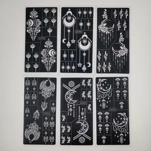 Herbruikbare holle tattoo sjablonen set met maan, ster en bloem patronen voor body art diy.
