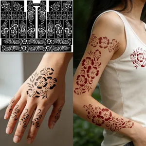 Henna tatoeage sjabloon set met ingewikkelde bloemmotieven voor hand en arm body art.