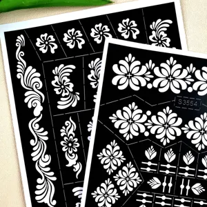 Adesivo modello tatuaggio corpo stile indiano con motivi floreali cavi intricati.