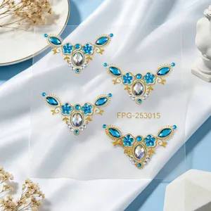 Blaue Blumen Gesicht Strass Aufkleber fuer Musik Festival EDM Party Kristalle Make-up.
