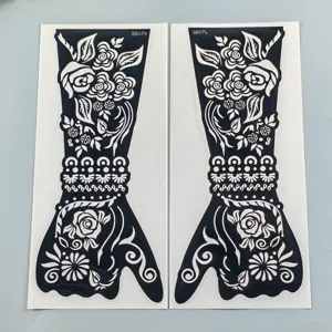 Langes Henna Hand Tattoo Schablone Set mit zarten Rosen Blumen und geometrischen Mustern.