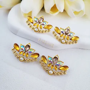 Detalle de diamantes de imitación de loto dorado para la cara, ideal para fiestas y festivales.