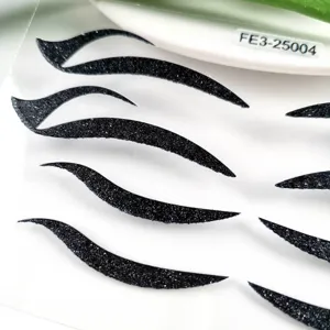 Adesivi eyeliner glitter neri vista dettagliata, toppe per trucco occhi autoadesive.