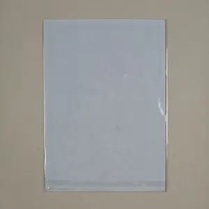 Vista dettagliata del foglio stencil per tatuaggi all'henné cavo, ideale per facili disegni artistici.