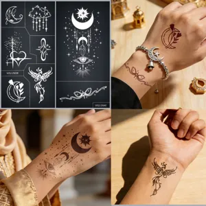 Gros plan de tatouages temporaires blancs avec des motifs floraux et célestes exquis.