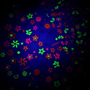 Kinder Leuchttattoos im Dunkeln leuchtend fluoreszierende Aufkleber mit Sternen und Blumen.