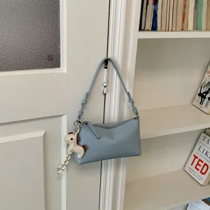 Μινιμαλιστική γαλάζια κορεάτικη τσάντα ώμου για γυναίκες με χαριτωμένο κρεμαστό πόνυ.