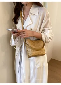 Korean retro woven bucket bag for women, chic stylish shoulder bag for daily commuting.