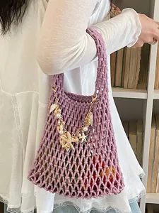 Paarse gebreide gehaakte handtas met schelpenketting, stijlvolle strandtas voor vrouwen.
