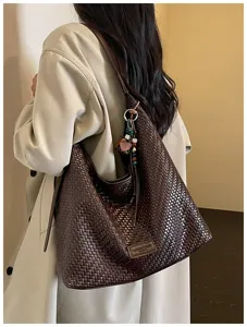 Geweven schoudertas voor dames, grote stijlvolle hobo tote tas in retro bruin ontwerp.