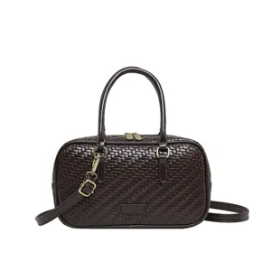Dunkelbraune gewebte Boston Umhängetasche für Damen, stilvolle lässige Schultertasche.