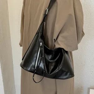 Schwarze glänzende Damen Schultertasche, geräumige elegante Freizeittasche Umhängetasche.