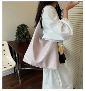 Stylish large capacity soft leather hobo shoulder bag for women daily casual commute use.