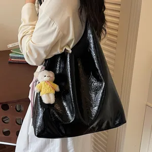 Korean style large capacity soft leather tote bag for women fashion casual commuter handbag.