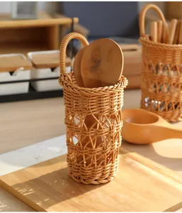 Geflochtener Rattan Küchen Aufbewahrungskorb Detailansicht, Holzlöffel Halter, Utensil.