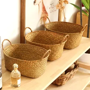 Panier de rangement naturel en jonc de mer tressé avec poignées pour la maison et bureau.
