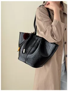 Black oil-wax leather tote bag commuter casual shoulder bag with cute pom-pom pendant.