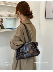 Sac à épaule vintage en cuir marron pour femme, grand cabas de travail et sac fourre-tout chic.