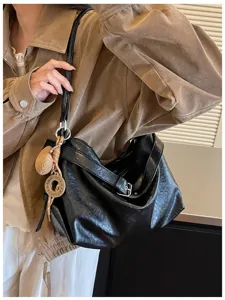Black oil-wax leather shoulder bag with large capacity for casual daily commuting crossbody