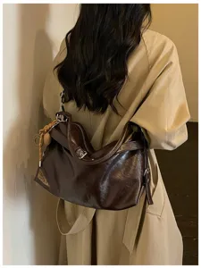 Dark brown oily leather shoulder bag for women, large capacity commuter crossbody bag