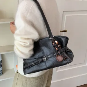 Retro Nieten Damen Achseltasche Schultertasche modische große Pendler Handtasche chic