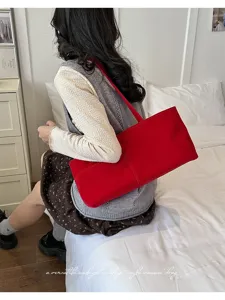Rote Samt-Umhängetasche für Damen, elegante Vintage-Pendler-Tragetasche Detailansicht.