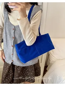 Elegante Samt Umhängetasche für Damen, große Vintage Hobo Tasche für den Alltag und Arbeit.