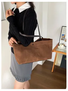 Braune Kroko-Optik Tote Bag, vintage Damen Umhängetasche, schicke Tasche für Alltag.
