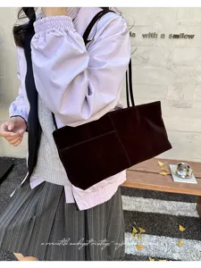 Elegante braune Samt-Umhängetasche für Damen, große Vintage-Tragetasche für den Pendelverkehr.
