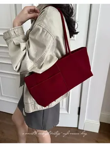 Elegante Samt Umhängetasche für Damen, lässige große Pendler Tasche und Vintage Design.