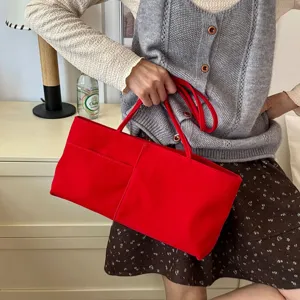 Einfache rote Samt-Umhängetasche für Damen, große Kapazität lässige Alltagsschultertasche.