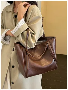 Gedetailleerd overzicht van retro bruine lederen shopper tas voor dames, casual grote schoudertas.