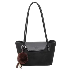 Lässige schwarze Retro-Umhängetasche mit Plüschball-Anhänger, großer Shopper.