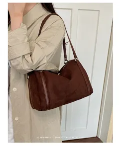 Retro suède schoudertas voor dames, grote capaciteit forens handtas, stijlvolle kussen tas.