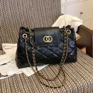 Fashion quilted chain shoulder bag for women, elegant black PU leather handbag with gold hardware.